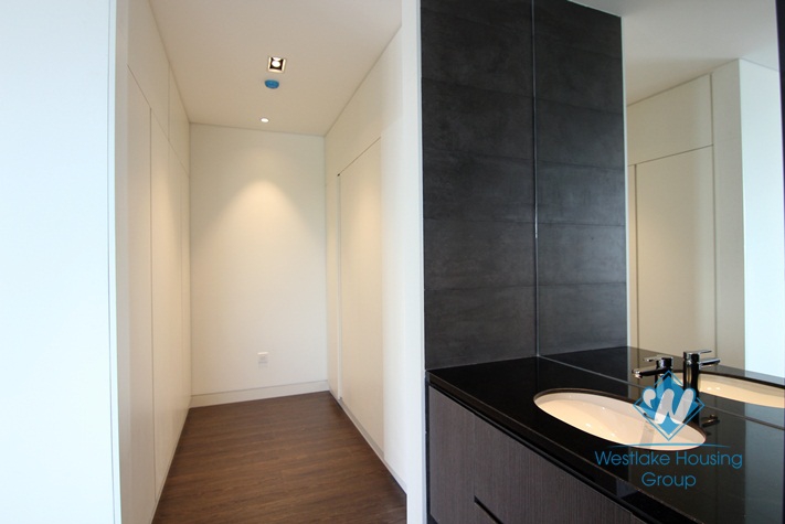 A gorgeous 3 bedroom apartment for rent in To ngoc van, Tay ho, Ha noi